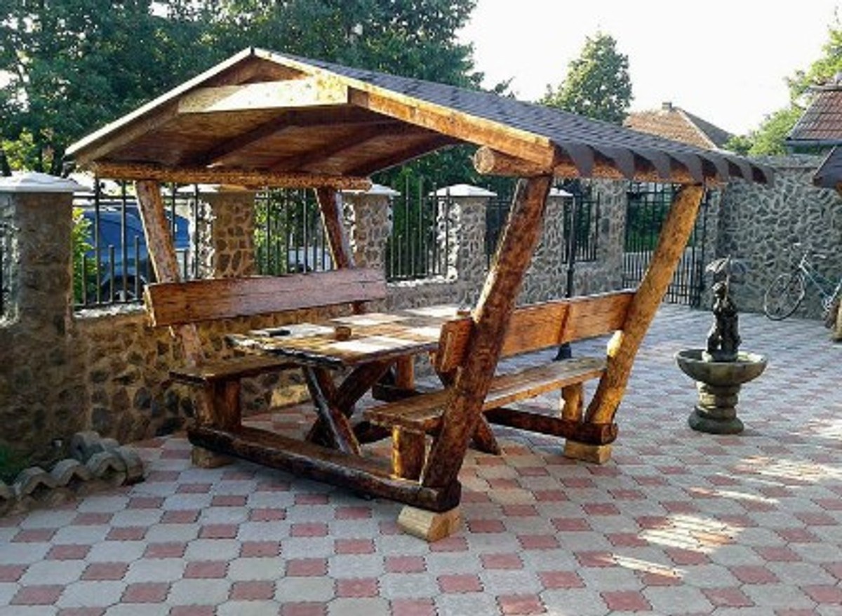 Casa Padrino Garten Pavillon Rustikal mit Tisch und 2 Gartenbänken - Eiche Massivholz - Überdachtes Gartenmöbel Set Echtholz Massiv Pergola