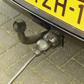 Carpoint Anhängersteckdose mit Spritzschutzkappe Schwarz