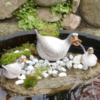 Wasserspeier Ente mit 2 Kindern - mit Pumpe - Keramikfigur, Ideal für Miniteiche & Gartenbrunnen - Gartendeko