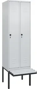 C+P Spind Classic PLUS, Bank, 2 Abteile, 2120x600x815mm, 7035/7035 Verschluss Sicherheits-Drehriegel 3 Garderobenhaken  Dekor Banklatten RAL 7035 Lichtgrau Sitzbanktyp auskragend