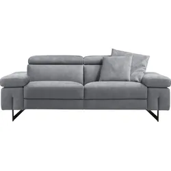 2,5-Sitzer EGOITALIANO "Candice", grau (steingrau), B:222cm H:100cm T:108cm, Luxus-Micofaser Lederoptik (100% Polyester) ist ein neues technisches Gewebe mit einem visuellen und taktilen Aspekt, der dem Nubuk sehr nahe kommt, mit innovativen Eigenschaften. Seine außerordentliche Weichheit kommt von einem exklusiven Produktionsprozess, der Unreinheiten und Unregelmäßigkeiten beseitigt. Das Ergebnis ist eine bemerkenswert samtige Faser, die durch das Vorhandensein von Körnern verstärkt wird. Von der einfarbigen Eleganz der warmen Farben und der Vielfalt an trendigen Farben, die es zu seiner eigenen Stärke und Persönlichkeit machen., Sofas, Kopfteile manuell verstellbar, titanumfarbene Kufenfüße