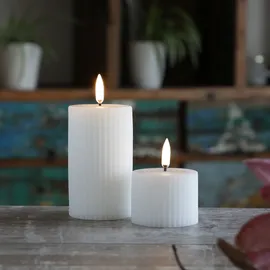 uYuni LED Kerze Thea mit Rillen Timer bis 400Std. H: 10,1cm in weiß | Gr.: onesize
