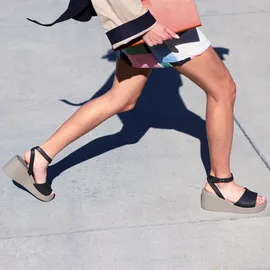 Crocs Brooklyn Ankle Strap Wedge Sandalen Black / Mushroom 41-42