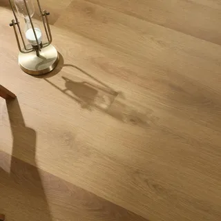 Klick-Vinyl Eiche Caramel – inkl. Dämmung & Fußleisten