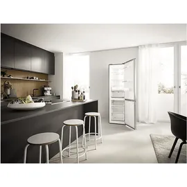 KOENIC KFK 611 A NF Kühl-Gefrierkombination (378 l, 2100 mm hoch, Inox)