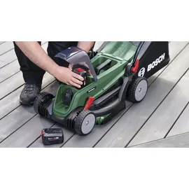 Bosch UniversalRotak 37-550 inkl. 2 x 4,0 Ah + Ladegerät