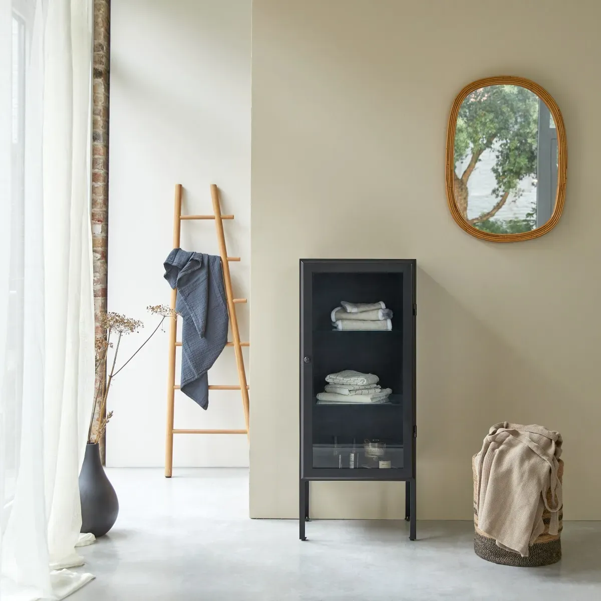Vitrine Badschrank industrieller Stil 120 cm mit Glasfront schwarzes Metall