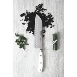 Arcos Serie Riviera Blanc - Santoku Messer - Klinge aus Nitrum geschmiedetem Edelstahl 180 mm - HandGriff Polyoxymethylen (POM) Farbe Weiße