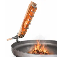 Premium XXL Flammlachsbrett für Feuerschale, Flameboard & Halterung passt auf jede Feuerschale, stufenlose Neigungsanpassung außerhalb der Hitzezone, drehbar zum Garen aller Seiten.