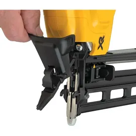 DeWalt 18V Akku-Nagler 32-64 mm