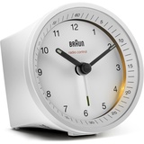 Braun Klassischer analoger Funkwecker von Braun für die Mitteleuropäische Zeitzone (MEZ/GMT+1) mit Schlummerfunktion und Beleuchtung, ruhigem Uhrwerk, Crescendo-Alarm in Weiß, Modell BC07W-DCF