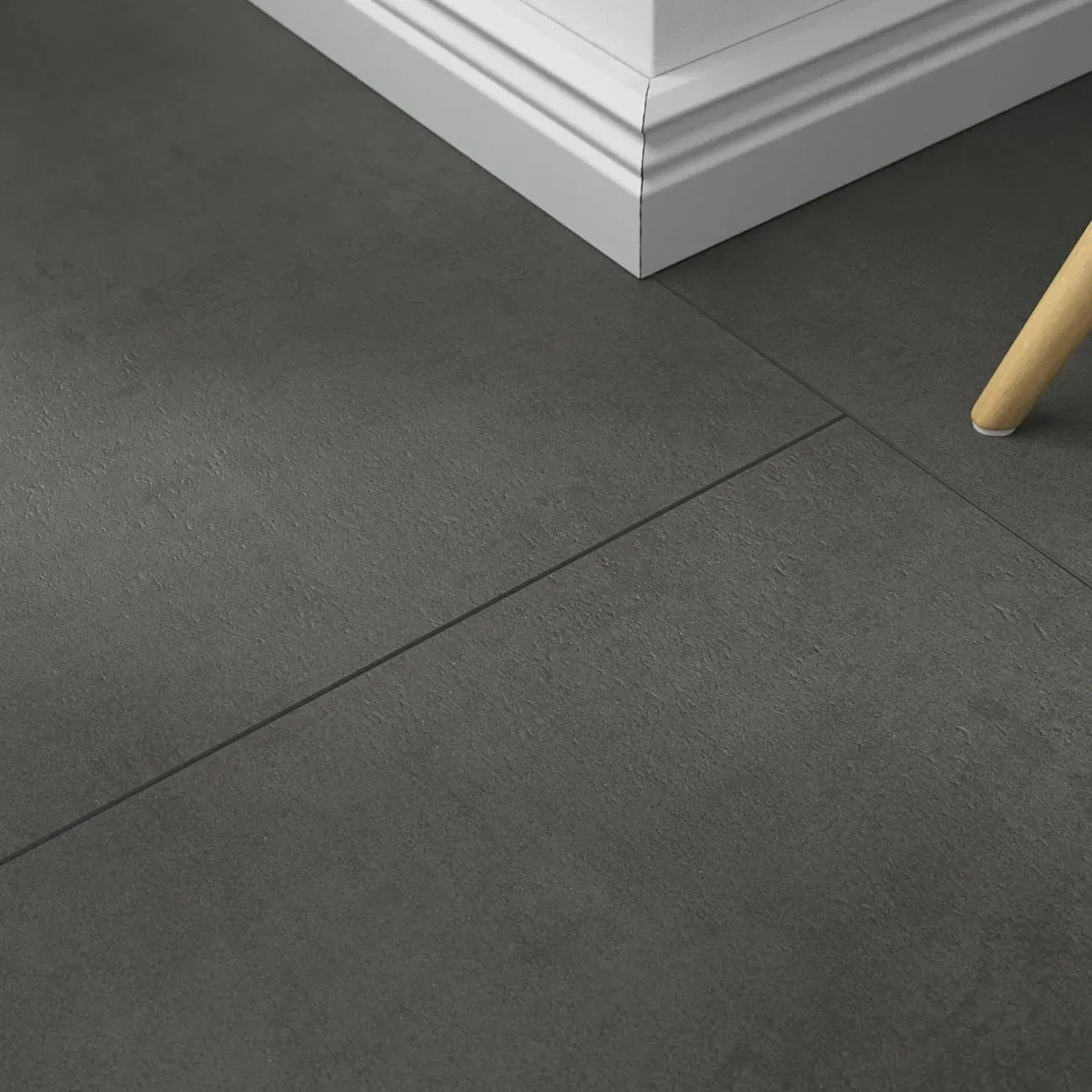 Klick-Vinyl Patio black – inkl. Dämmung & Fußleisten