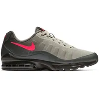 NIKE Herren Freizeitschuhe AIR MAX INVIGOR, BLACK/SOLAR RED-ANTHRACITE, 40 1⁄2