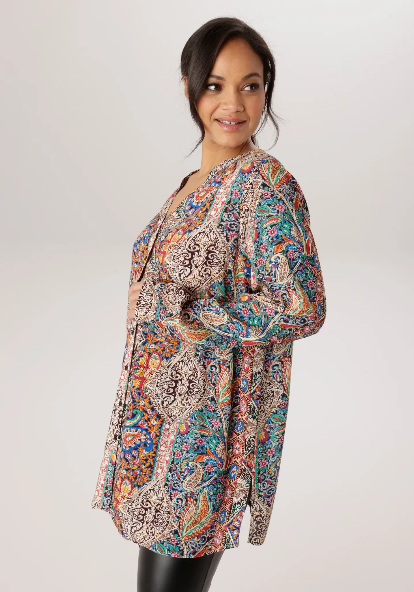 Longbluse ANISTON PLUS, Damen, Gr. 52, bunt, Web, Obermaterial: 100% Viskose, Paisley, lässig geschnitten Po-bedeckend, Blusen Longbluse, mit farbharmonischen Paisleydruck