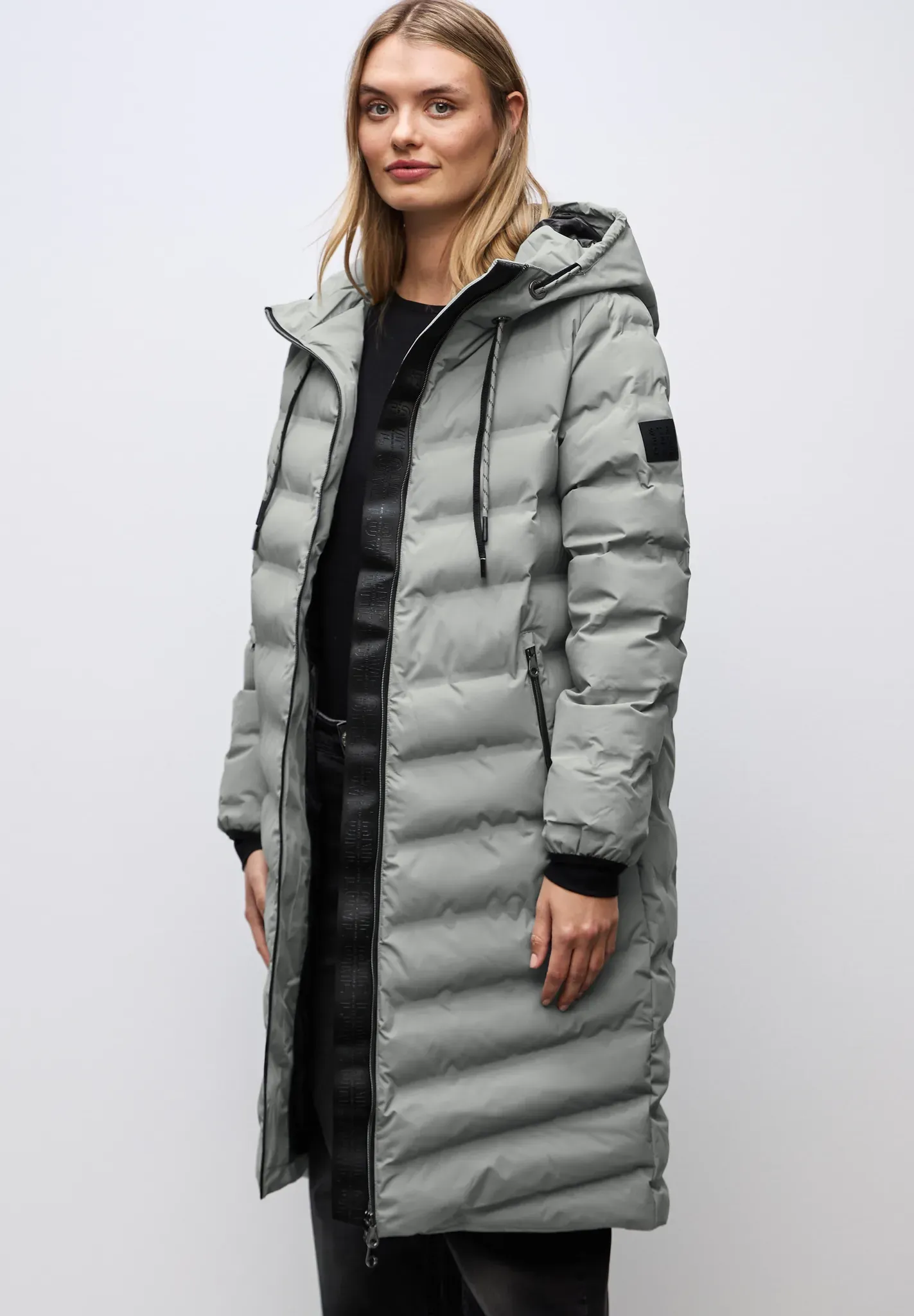 Outdoorjacke STREET ONE, Damen, Gr. 40, grau (fresh sage), Stoff, Obermaterial: 100% Polyester. Futter: 100% Nylon. Füllung: 100% Polyester, unifarben, normal Po-bedeckend, ohne Ausschnitt, elastischer Bund, Jacken Outdoorjacke, mit Kapuze mit Tunnelzugband