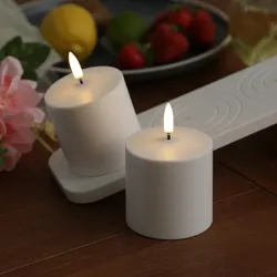 LED Kerzen - 2 wiederaufladbare LED Kerzen mit Ladestation - 6,8cm x 6,8cm - Tim...