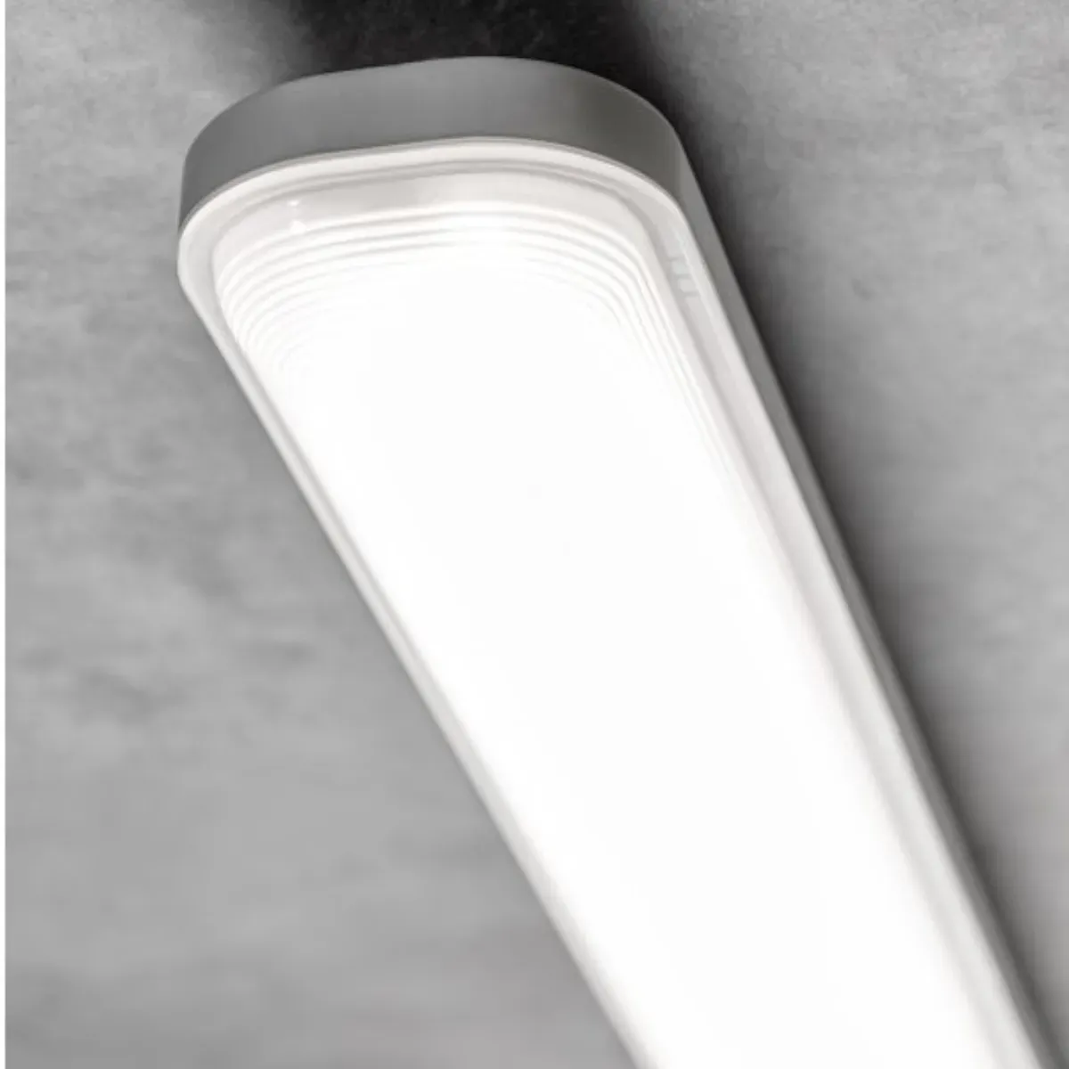 GTV Feuchtraumleuchte XARO 18W IP65 60 cm - neutralweiß (4000K)