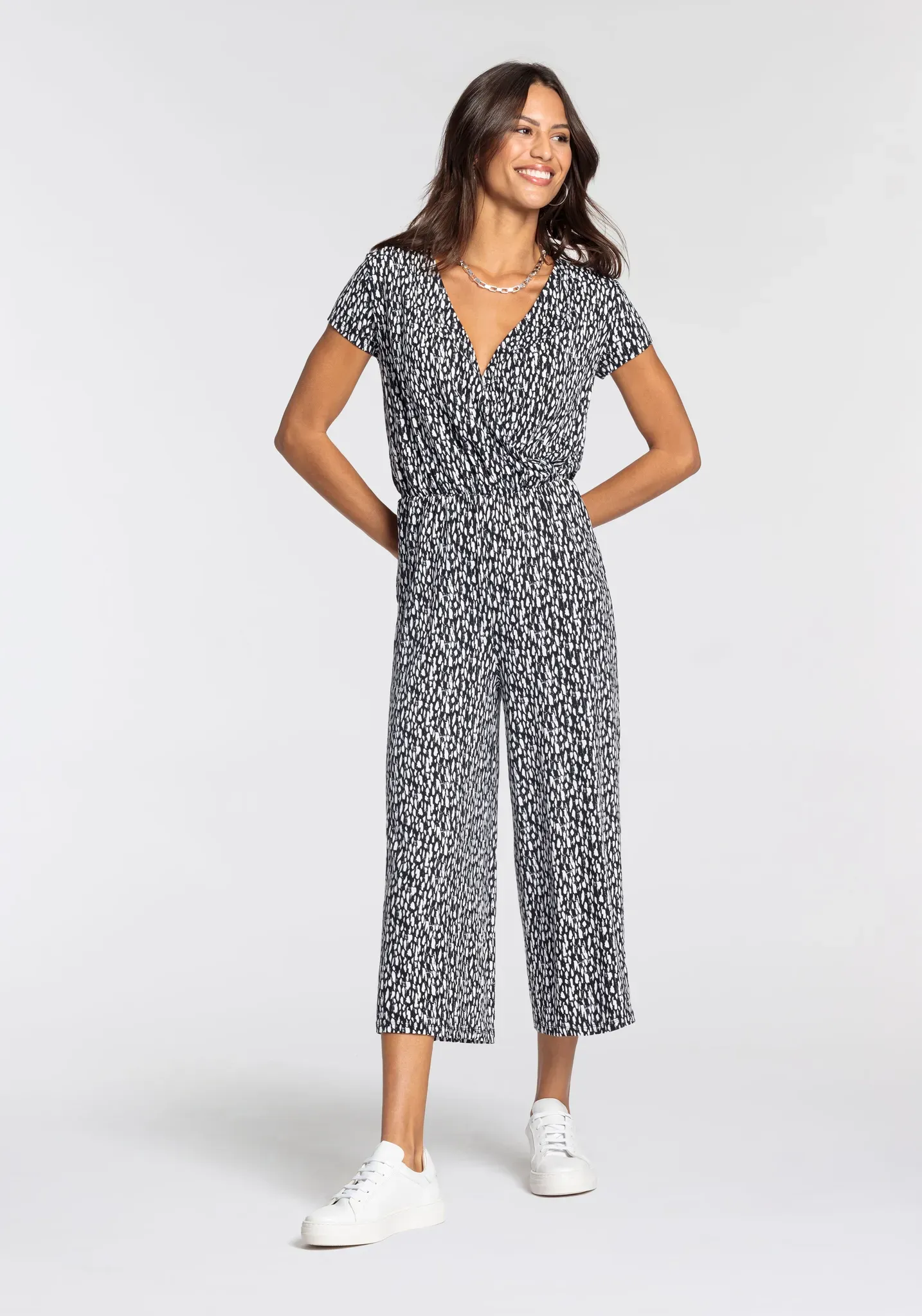Jumpsuit LAURA SCOTT, Damen, Gr. 40, N-Gr, schwarz-weiß (schwarz, weiß), Single Jersey, Obermaterial: 95% Viskose, 5% Elasthan, gemustert, figurbetont ca. Mitte Wade, V-Ausschnitt, Overalls Jumpsuit, mit V-Ausschnitt, Topseller