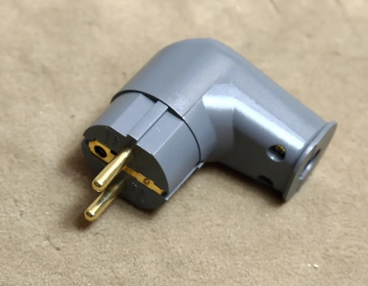 Supra Cables High-End Schutzkontaktstecker SW-EU/A abgewinkelt 16A / vergoldet