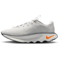 Nike Motiva Walking-Schuh für Herren - Weiß, 40.5