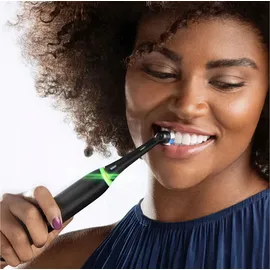 Oral-B iO Series 4 Matt Black + 2. Handstück Quite White + Reiseetui