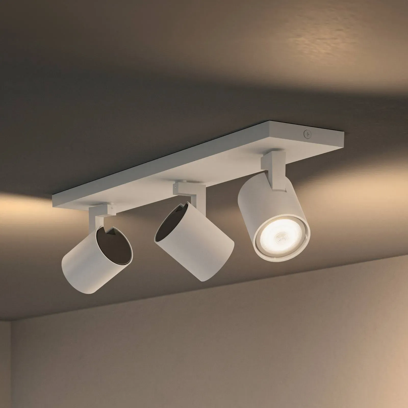 Philips Hue Runner Spot, 3-flg., Dimmschalter, weiß Runner, dimmbar, weiß / opal, für Wohn- / Esszimmer, Aluminium, Modern, Smart Home Strahler - 48 cm - 9 cm - 10.9 cm
