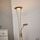 LINDBY LED-Deckenfluter Eda mit Dimmer, messing