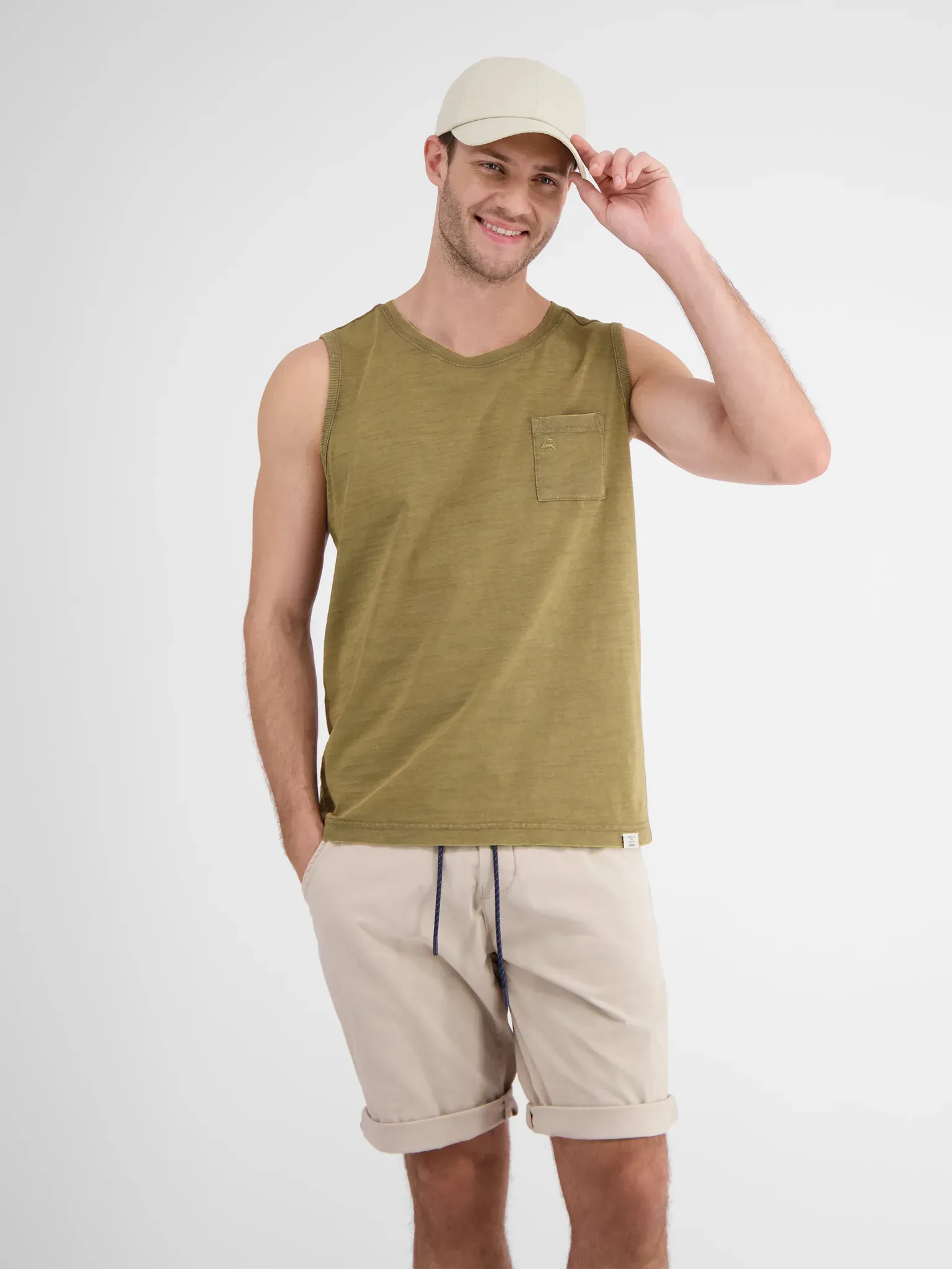 Bequemes Tanktop mit Brusttasche - Desert Sand - S