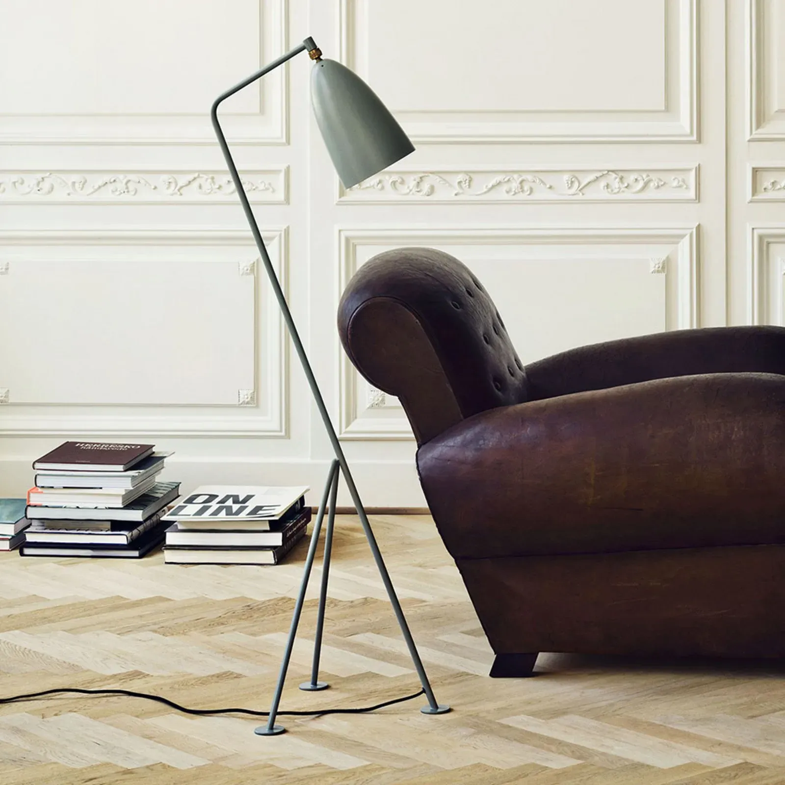 Stehleuchte GUBI, Gräshoppa, Grau, für Wohnzimmer, Metall, Design - 125.5