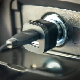 casativo-tech Einfach DAB+ über FM hören - 4in1 Kfz DAB Radio Empfänger mit Bluetooth 5.0, Freisprechanlage & FM Transmitter - Kristallklarer Digital-Sound im