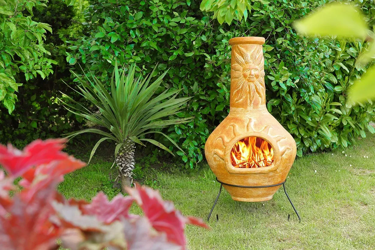 Großer Terrassenofen aus Terracotta - Aztekenofen aus Mexiko mit Sonne