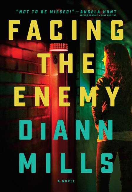 Facing the Enemy: Taschenbuch von Diann Mills