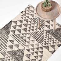 Homescapes Teppich Delphi, handgewebt aus 100% Baumwolle, 120 x 170 cm, Baumwollteppich mit geometrischem Dreiecksmuster, schwarz-weiß