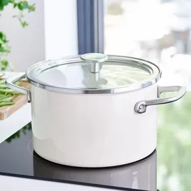 KitchenAid Steel Core Enamel Kochtopf mit Deckel (24cm/6l), deutsche Emaille, Induktionsgeeignet, backofenfest, spülmaschinenfest, Crème