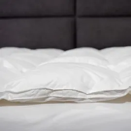 Künsemüller Exclusiv Faserbettdecke extrawarm 200 x 200 cm Daunen-Feeling durch modernste Fasertechnologie - Weiß