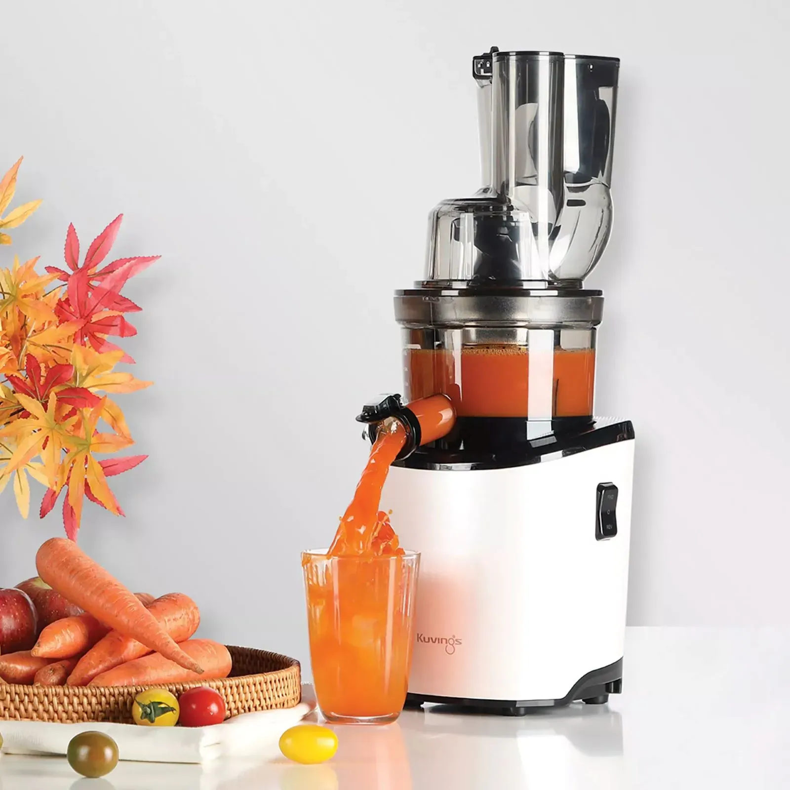 Kuvings | Entsafter | REVO830 | Slow Juicer | Doppelte Einfüllöffnung | automatisches Schneidesystem | Weiß Matt