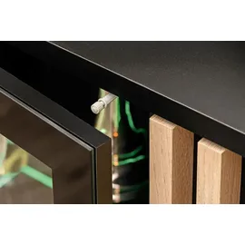 furn.design Wohnwand "Morgan" in schwarz und Jackson Eiche Schrankwand mit Kamin, inkl. Beleuchtung - Schwarz