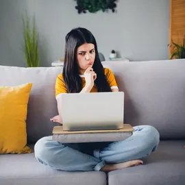 Relaxdays Laptopkissen mit Handyhalter, BxT: 42 x 32 cm, Laptopunterlage für Bett & Sofa, Laptop Knietablett, Natur/grau