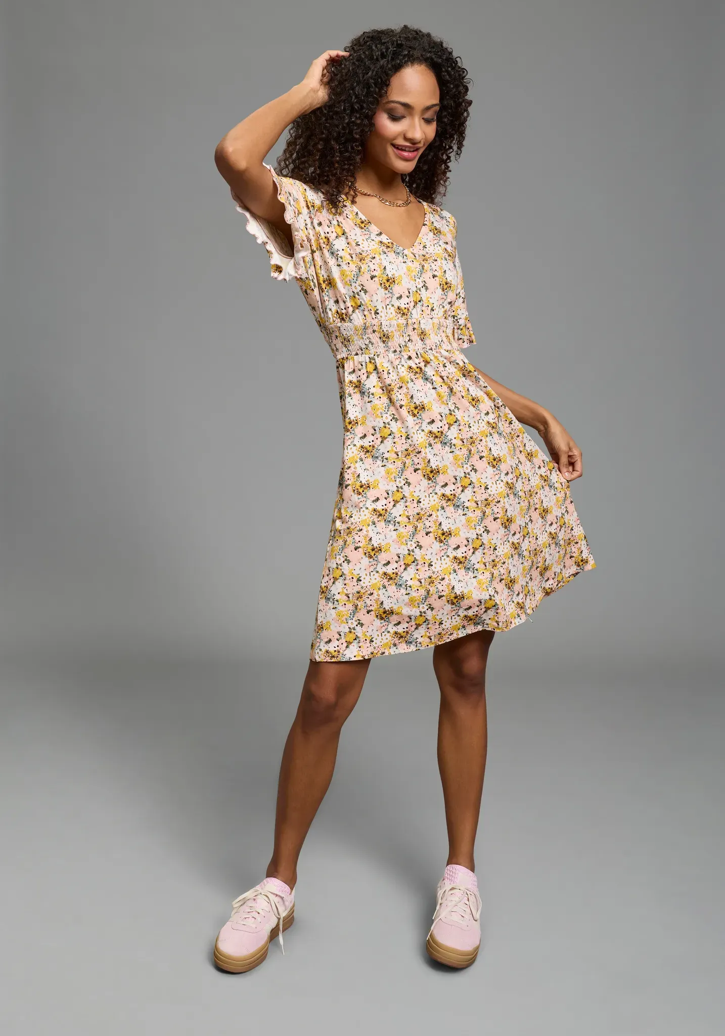 Sommerkleid LAURA SCOTT, Damen, Gr. 36, N-Gr, gelb, geblümt, Jersey, Obermaterial: 95% Viskose, 5% Elasthan, geblümt, figurumspielend mini, V-Ausschnitt, angeschnitten Volant, Kleider Sommerkleid, mit Blümchen-Print und verspielten Ärmeln