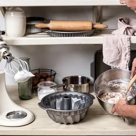 KitchenAid Gugelhupfform 24 cm Grau