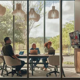 HP Poly Studio USB-Video-Bar - Passend für Huddle- und mittelgroße Meetingräume