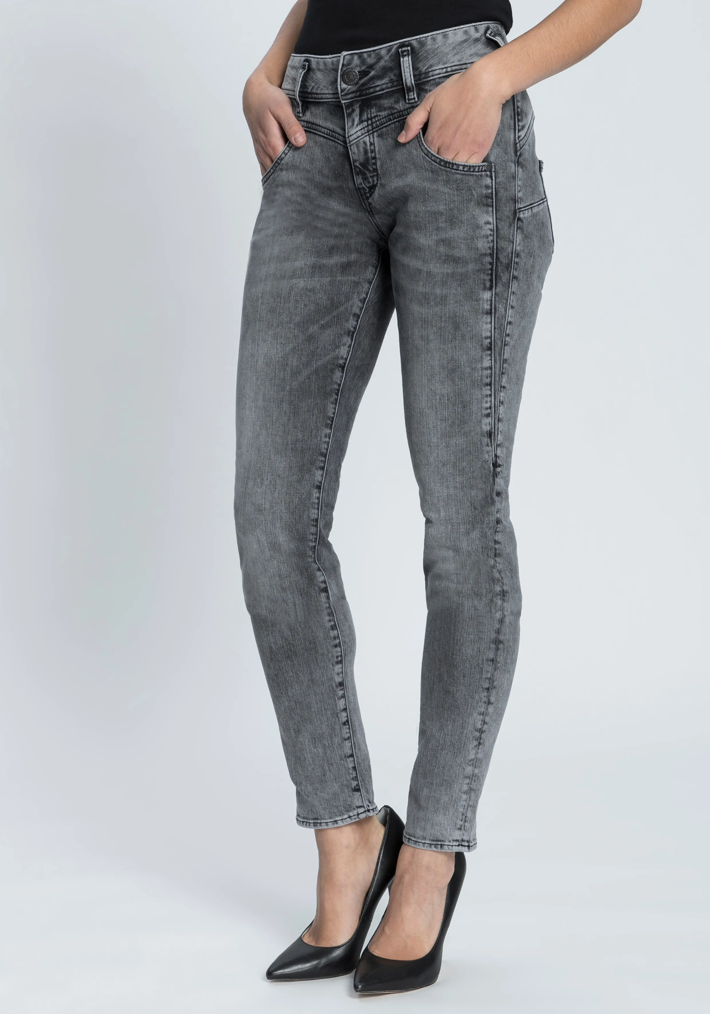 Slim-fit-Jeans HERRLICHER "COSY SLIM" Gr. 26, Länge 32, grau (silent 730) Damen Jeans Röhrenjeans Shaping-Wirkung durch eingearbeiteten Keileinsatz