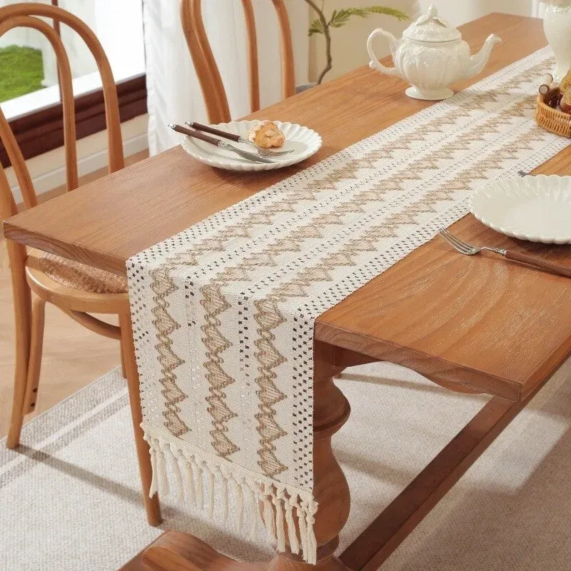 【3 € Rabatt ab 10 €】Boho Tischläufer 5 Stück Tischläufer und Platzsets, rustikaler Landhausstil Esszimmer-Küchen-Dekoration, kleines gewebtes Macrame Tischläufer für Couchtisch, Kommode, Schal, Heimdekoration, 12 x 72 Zoll*1, 12,5 x 16,5 Zoll*4, wellenförmig, braun
