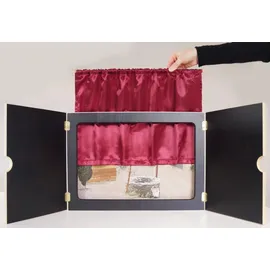 Don Bosco Vorhang „Mein Kamishibai“ aus rotem Satin, geschmeidig und hochglänzend: Sorgt für authentische Theateratmosphäre oder Kinoflair Vorhang aus rotem