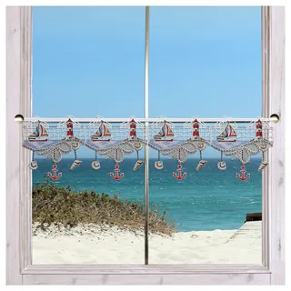Maritime Feenhaus-Spitzengardine Meeresbrise aus Echter Plauener Spitze Scheibenhänger mit Leuchtturm und Segelboot 19 cm hoch