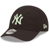 New Era New York Yankees MLB League Essential Black Green 9Forty Adjustable Kids Cap - Child