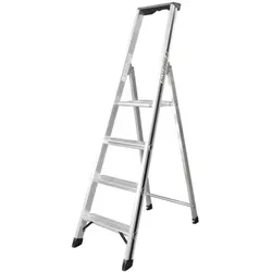 Stabile Stufenstehleiter mit großer Plattform, geräumiger Ablageschale und Eimerhaken.Ergonomisches Arbeiten auf 80 mm Stufentiefe.