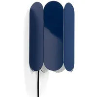 Hay Arcs Wandleuchte blau - mit Stecker