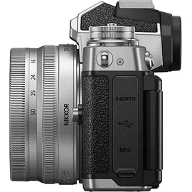 Nikon Z fc + Nikkor Z DX 16-50 mm VR silber