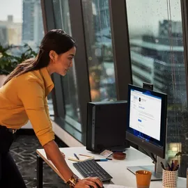 HP EliteDesk 800 G9 Desktop-PC Intel Core i7-14700 2,1 GHz 32 GB RAM 1 TB SSD NVIDIA T400 Windows 11 Pro
